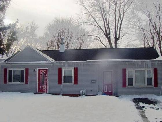 2nd image of 1876 Clyde Rd