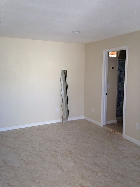 1st image of 1618 W 105th St