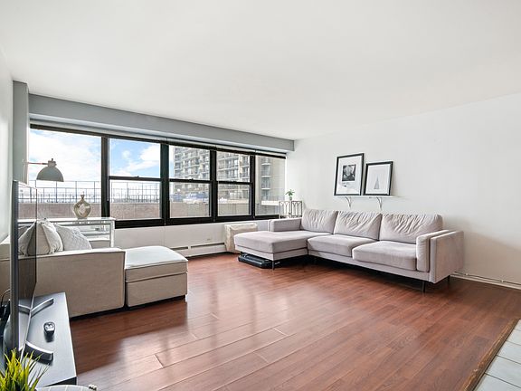 2nd image of 6030 N Sheridan Rd APT 508