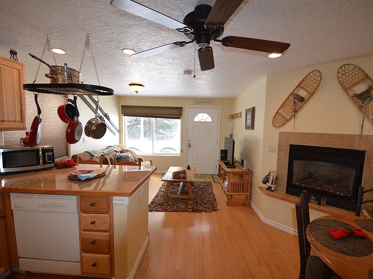 9 Yacht Club Tenderfoot St #414 — Photo 9