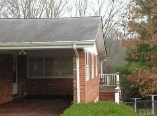 420 Oakwood Dr, Hurt, VA 24563