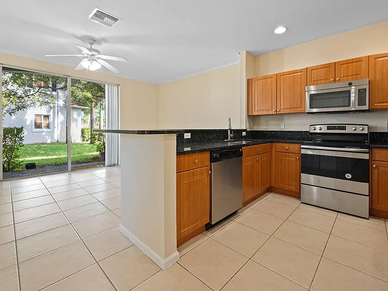 8299 SW 27th St #101 — Photo 9