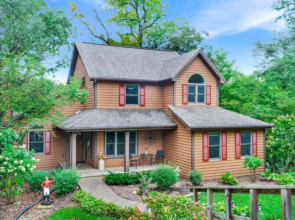 3 Colony Ct, Galena, IL 61036