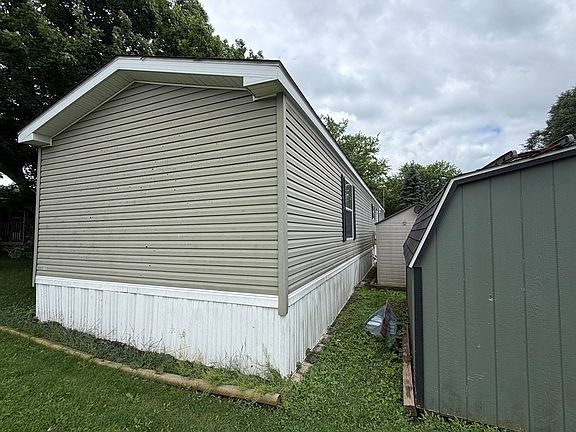 4th image of 109 Somers Ln
