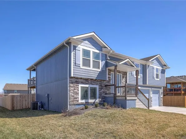 815 S Sunset Ln, Raymore, MO 64083