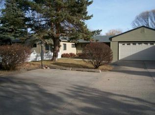 19 Kuester Lk, Grand Island, NE 68801