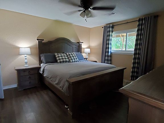 5th image of 207 Wolf Glen St