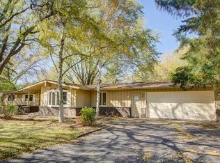 1106 Kipling Ct, Oconomowoc, WI 53066