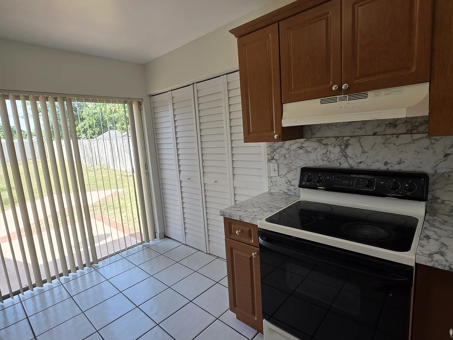 3 bed, 1231 sqft, $2,890 — Photo 4