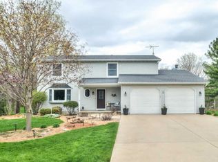 3 Candle Ridge Rd, Towanda, IL 61776