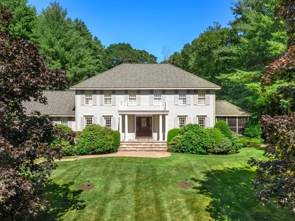 8 Sutton Pl, Weston, MA 02493