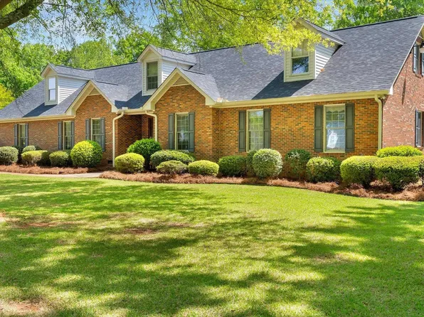 304 Dixon St, Clinton, SC 29325