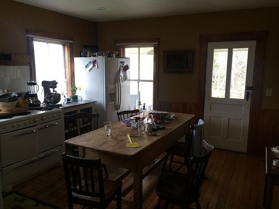 3rd image of 2043 Stowe Hollow Road