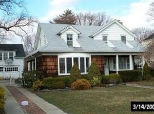 925 Thomas Ave, Baldwin, NY 11510