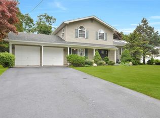 208 Northfield Rd, Hauppauge, NY 11788