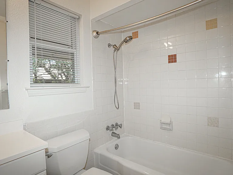 4211 Newton Ave #209 — Photo 19
