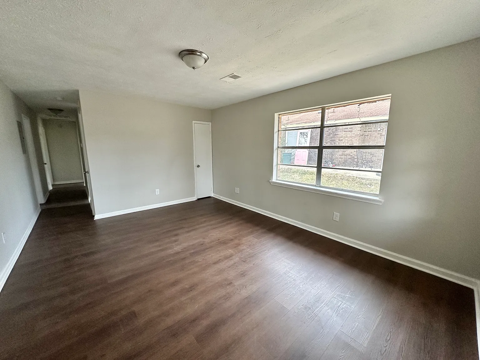 3 bed, 1159 sqft, $900 — Photo 2