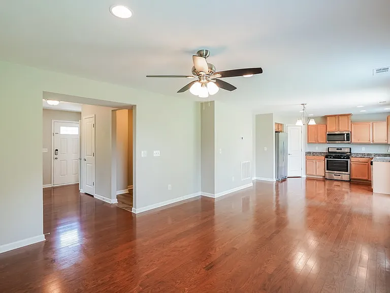 408 Parmley Ln — Photo 5