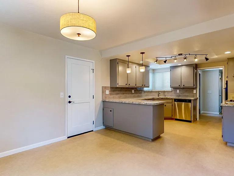 2146 Rivera Dr — Photo 16