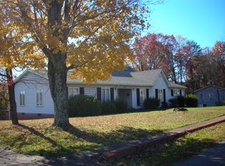 512 E Oak St, Marion, NC 28752