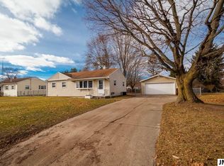 122 Edgewater Dr, Michigan Center, MI 49254