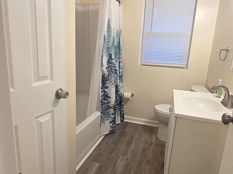 562 Walton Ave — Photo 11