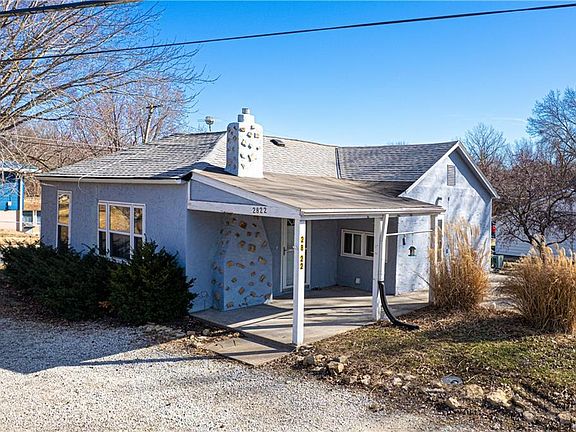 2nd image of 2822 Commercial St