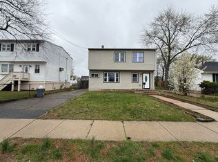 40 Eisenhower Dr, Sayreville, NJ 08872