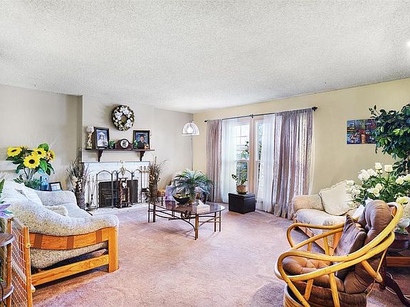 3rd image of 732 W Avenue H6