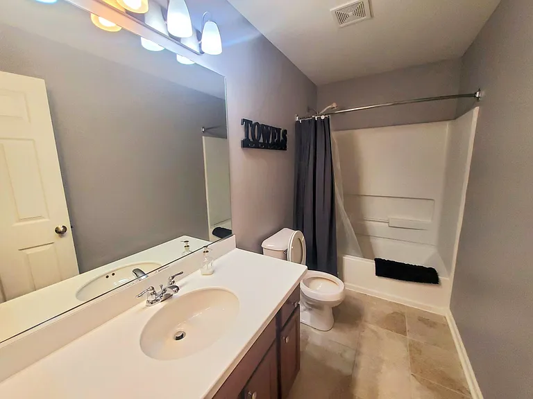95 Valencia Pkwy — Photo 14
