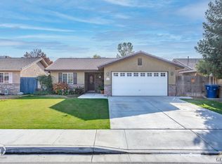 829 Sunset Meadow Ln, Bakersfield, CA 93308