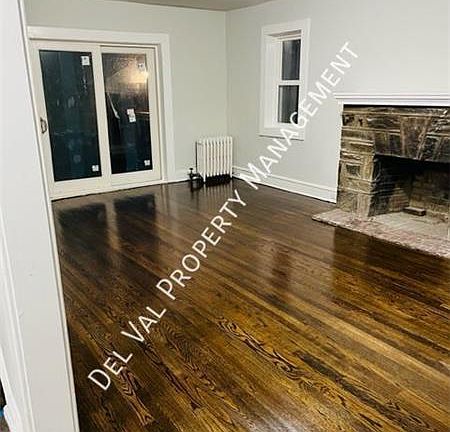 3rd image of 1029 Drexel Ave