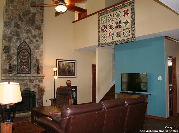 4th image of 124 Canyon Cir
