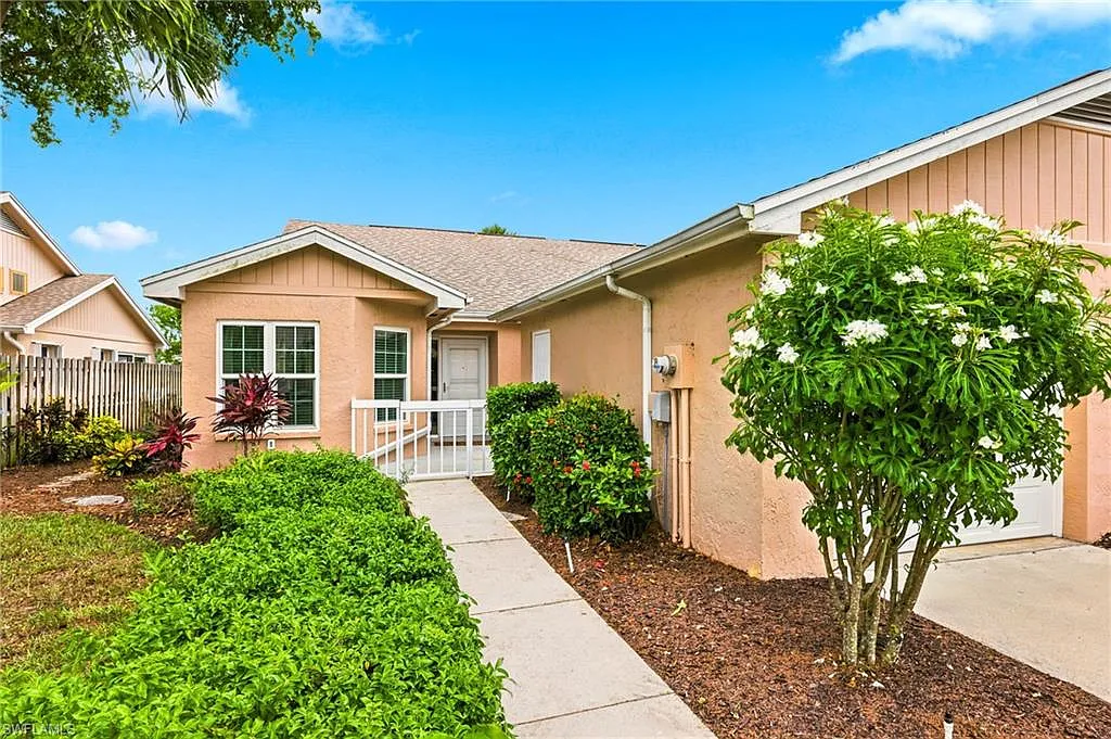 2 bed, 2.0 bath, 1429 sqft, $5,750 — Photo 2