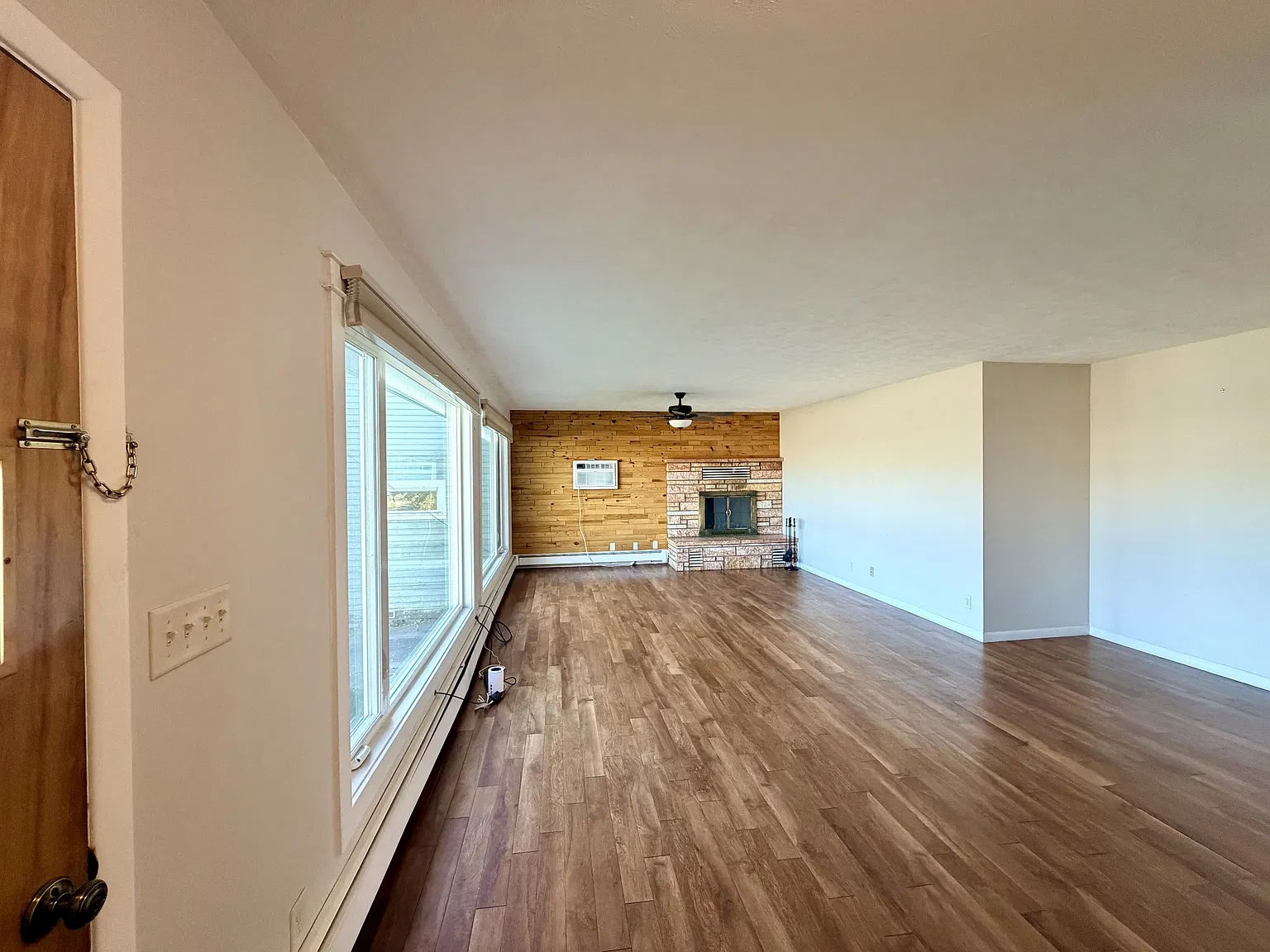 205 East Chinook Street - 1 - up — Photo 2