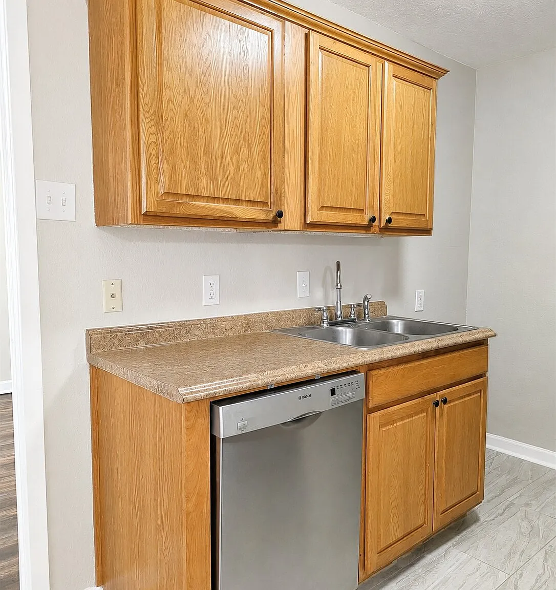 4 bed, 1152 sqft, $1,700 — Photo 3