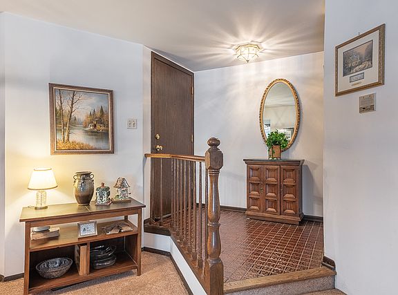 5th image of 1718 Lakecliffe Dr APT A