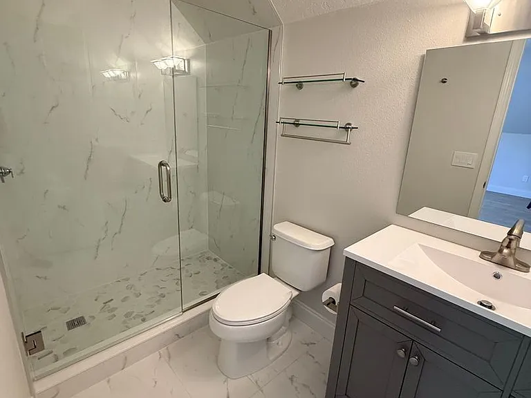 1005 Kestrel Ct #B — Photo 3