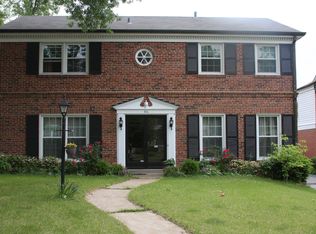 8016 Davis Dr, Saint Louis, MO 63105