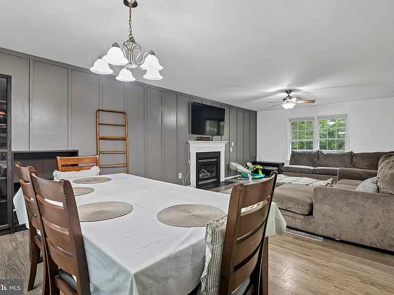 583 Norwich Dr — Photo 8