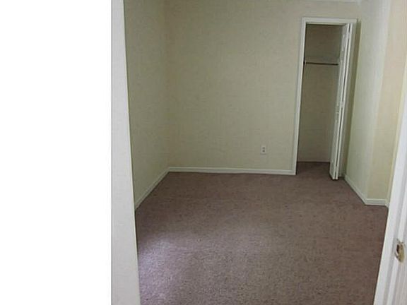 5th image of 20 Robinson Dr