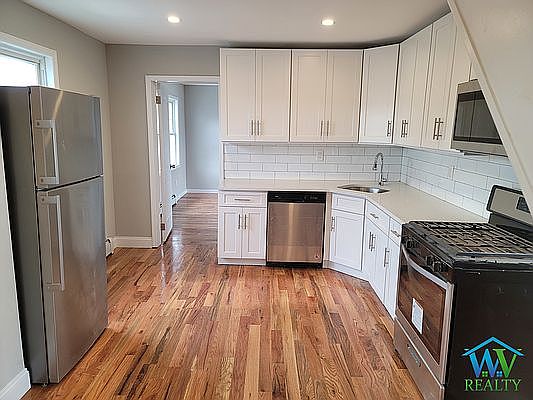 2nd image of 2001 Gildersleeve Ave Floor 2