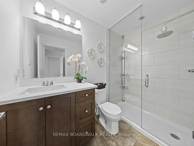 446 Meadowbreeze Dr — Photo 16