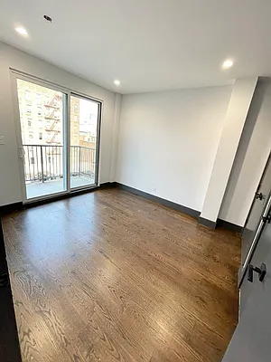 Rented by Delmark Realty LLC | media 7