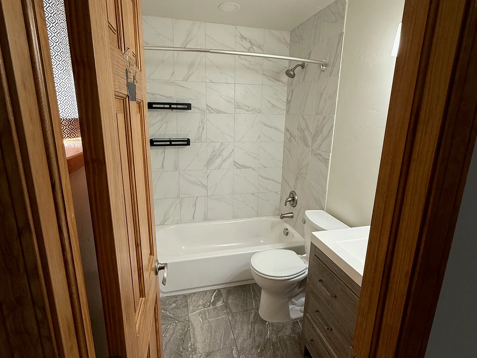3 bed, 1100 sqft, $2,200 — Photo 4