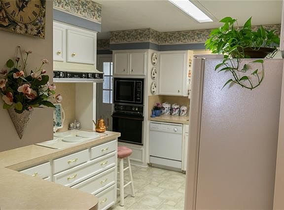 5th image of 2420 Robinwood Ln
