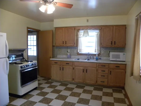 2227 E Enterprise St, Grandview, IL 62702