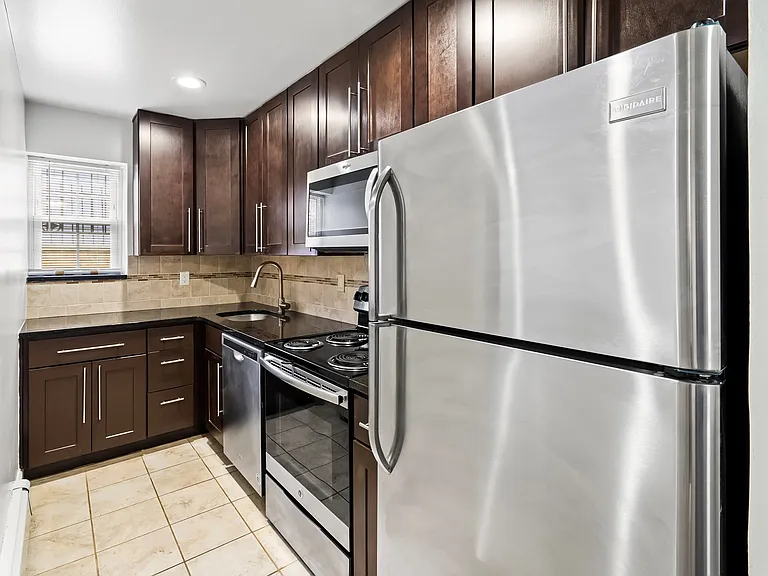 48 Roseland Avenue Apartments — Photo 6