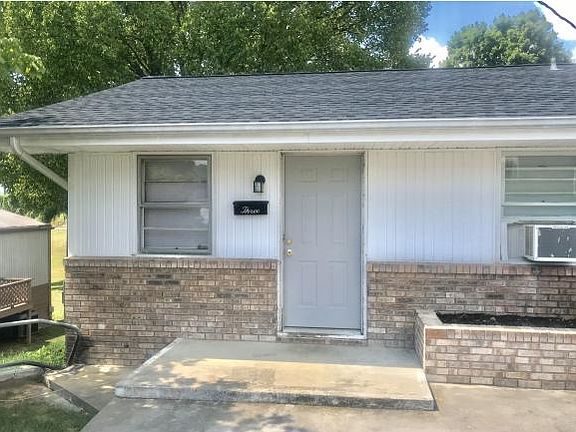 4th image of 391 Lynn Ave