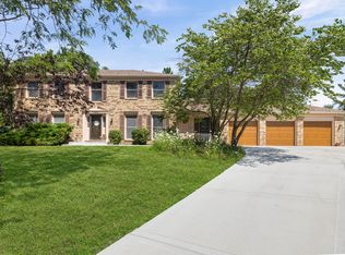 740 Cambridge Dr, Burr Ridge, IL 60527